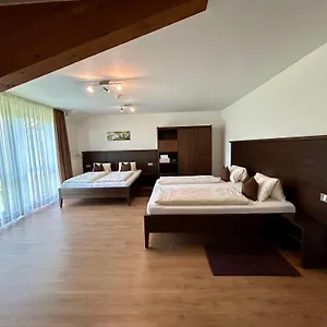 Gaestehaus Am Lindenhain Appartement